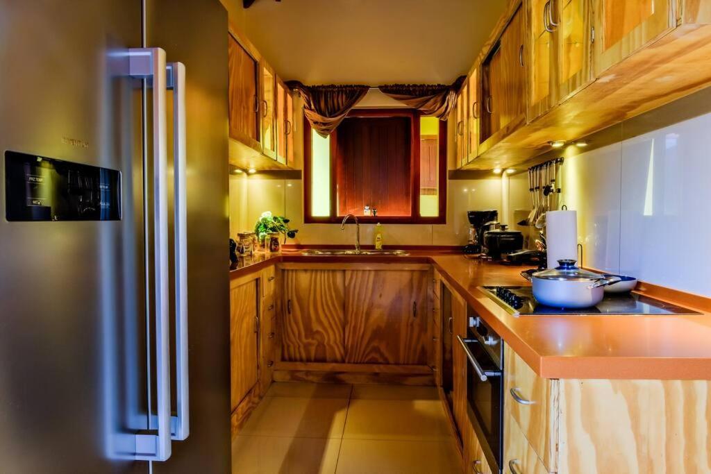 Iona'S Home: Vibrant 2Bedroom Home Near 威廉斯塔德 外观 照片